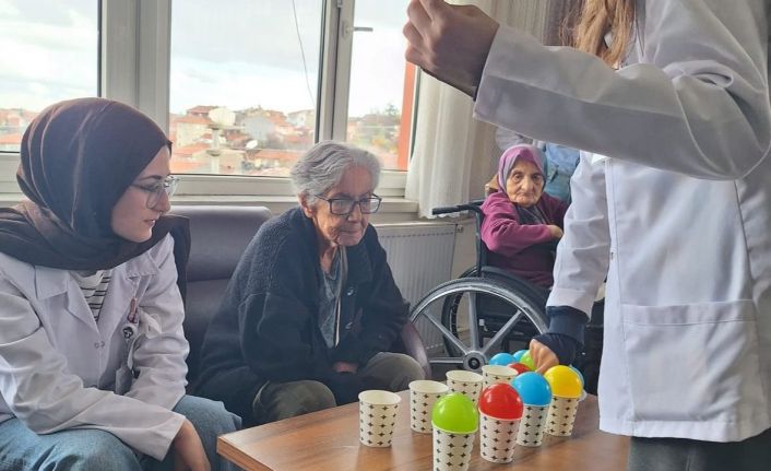 ESOGÜ öğrencilerinden yaşlılar için anlamlı etkinlik