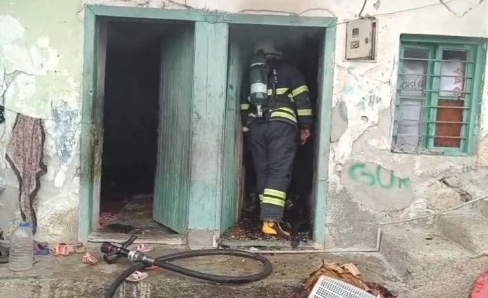 Ev yangını çevreye sıçramadan söndürüldü