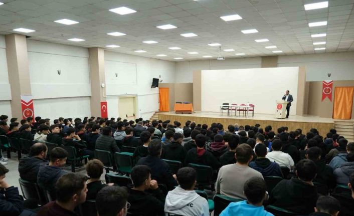 Fakirullahoğlu’ndan 15 Temmuz Şehitleri Anadolu İHL’de konferans