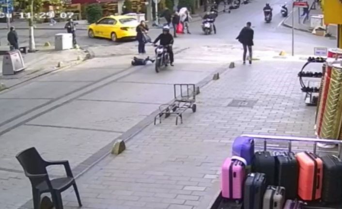 Fatih’te annesinin kolundan yola fırlayan çocuğa motosiklet çarptı, sürücü kaçtı