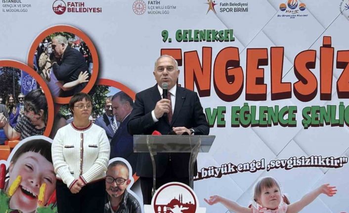 Fatih’teki şenliğe katılan engelli çocuklar gönüllerince eğlendi