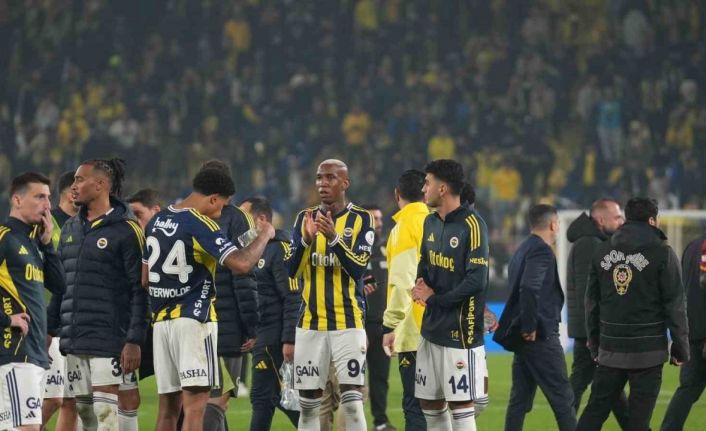 Fenerbahçe, derbide puanı uzatmada aldı