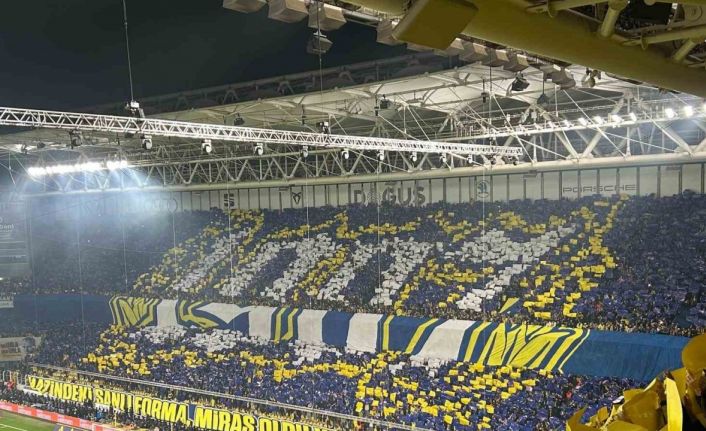 Fenerbahçeli taraftarlardan derbiye özel koreografi