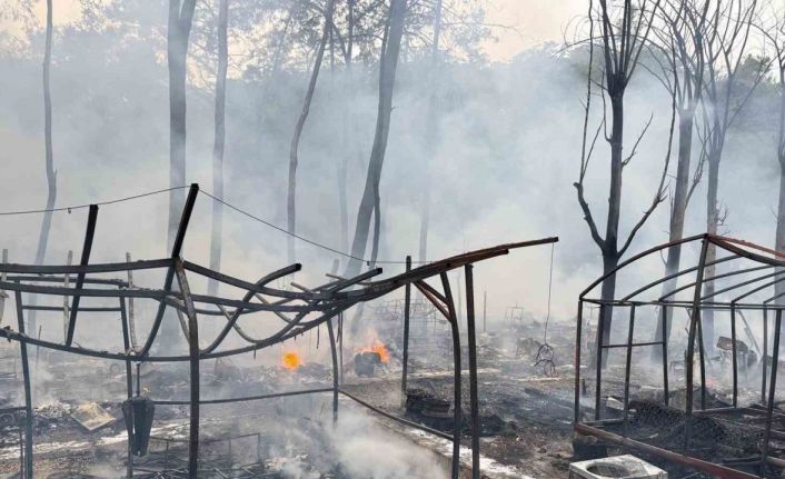 Fethiye’de onlarca karavan ve bungalov küle döndü