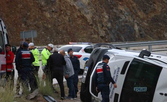 Fethiye’de yolcu minibüsü devrildi: 7 yaralı