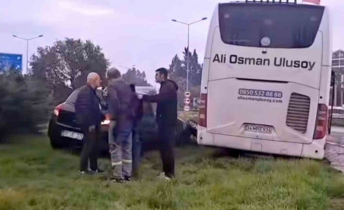(Firma adı açık verilmiş Ali Osman Ulusoy) Yolcu otobüsü otomobile çarptı: 1 yaralı