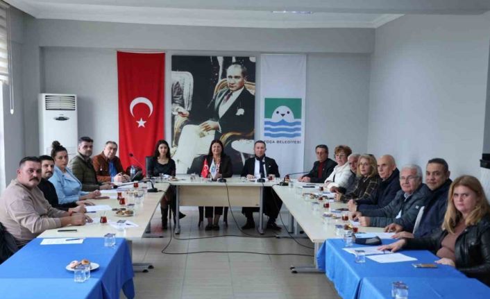 Foça Meclisi’nde gerginlik: CHP’li meclis üyesinden Başkan Fıçı’ya ’satış’ vetosu