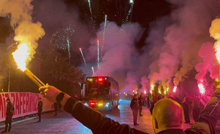 Galatasaray, Antalya’da Şampiyonlar Ligi müziğiyle karşılandı