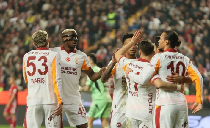 Galatasaray, ligde deplasmanda 2 maç sonra kazandı