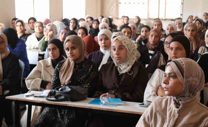 Gazze İslam Üniversitesi’nde 2 yıl aradan sonra dersler yeniden başladı