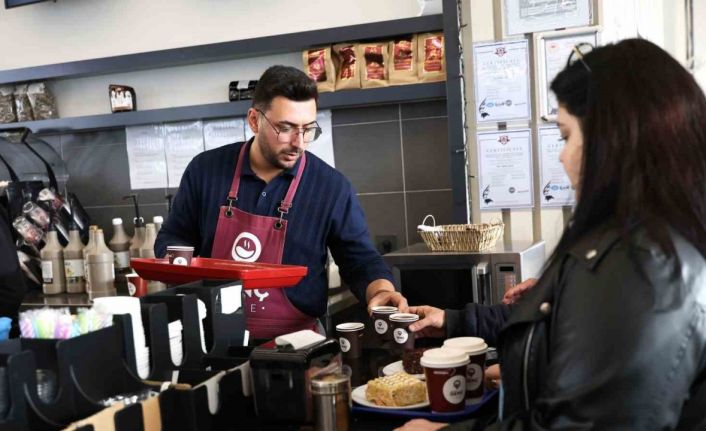 Gençler, Genç Kafe’nin müdavimi oldu