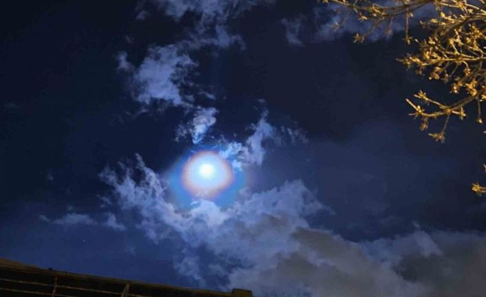 Gökyüzünde görsel şölen: Lunar Corona görüntülendi