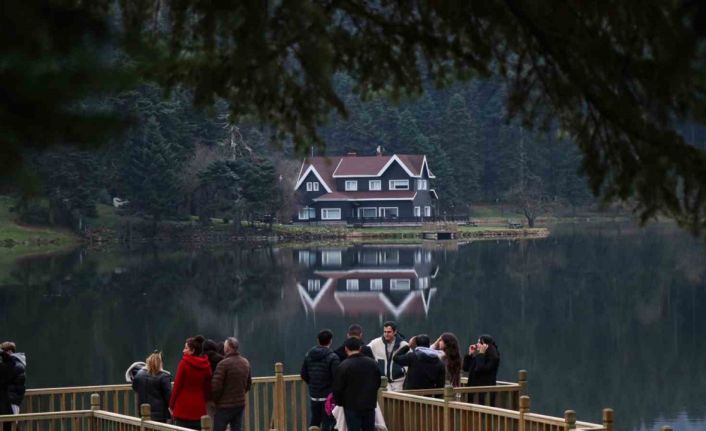 Gölcük Tabiat Parkı’nda kartpostallık manzara