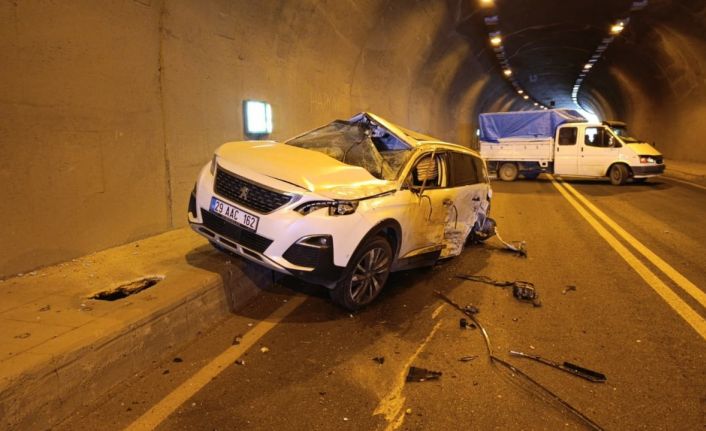 Gümüşhane’de yarım saat arayla meydana gelen iki kazada 1 kişi öldü, 3 kişi yaralandı