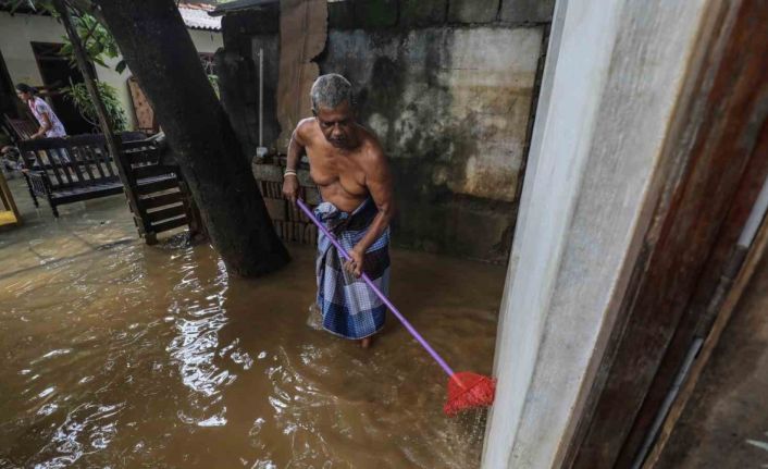 Güney Asya’daki sel ve toprak kaymalarında can kaybı bin 700’ü aştı