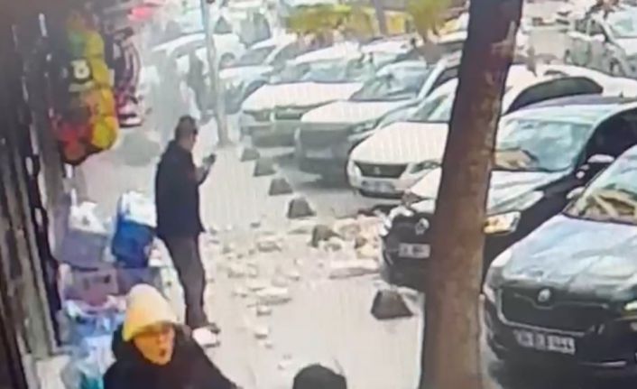 Güngören’de 5 katlı binada balkon çöktü, yayalar son anda kurtuldu