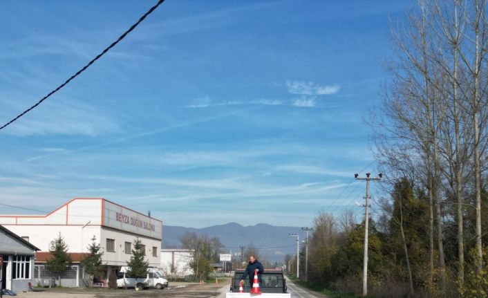 Güvenli ulaşım için Çilimli’de yol çizgileri yenileniyor