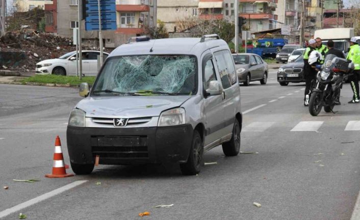 Hafif ticari aracın çarptığı bisikletli ağır yaralandı