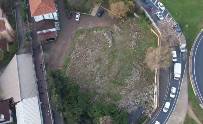 Hasar aldı denilerek İBB’nin yıktığı Avcılar E-5 yanındaki cami 6 yıldır yapılmadı