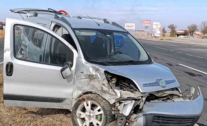 Hastaneden dönen karı koca kaza yapıp hastanelik oldu