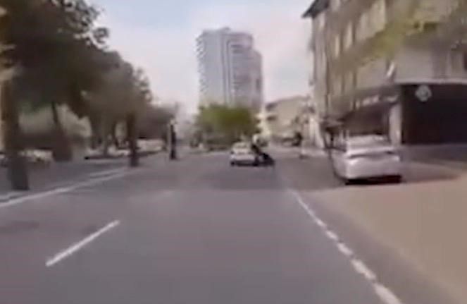 Hatalı şerit değiştirdi, motosiklet sürücüsünü düşürdü: 1 gözaltı