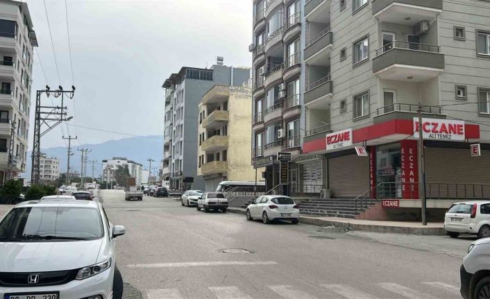 Hatay’da kuvvetli fırtına etkisini hissettirdi