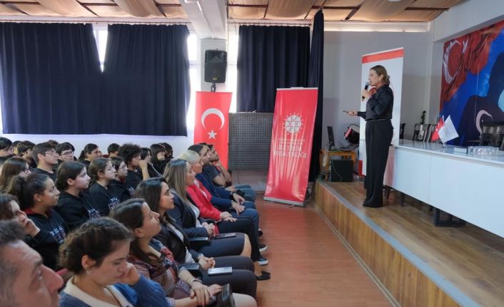 Hatay’da öğrencilere dezenformasyonla mücadele farkındalık eğitimi verildi
