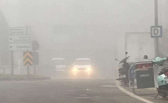 Hayrabolu’da yoğun sis hayatı olumsuz etkiledi