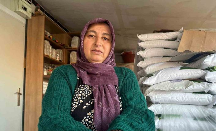 Hem satıyor hem anlatıyor: 4 çocuk annesi Çankırı’nın meşhur tuzuyla 6 yıldır geçimini sağlıyor