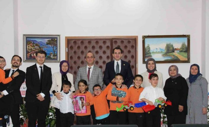 Hisarcık Kaymakamı Atam, özel öğrencileri makamında ağırladı