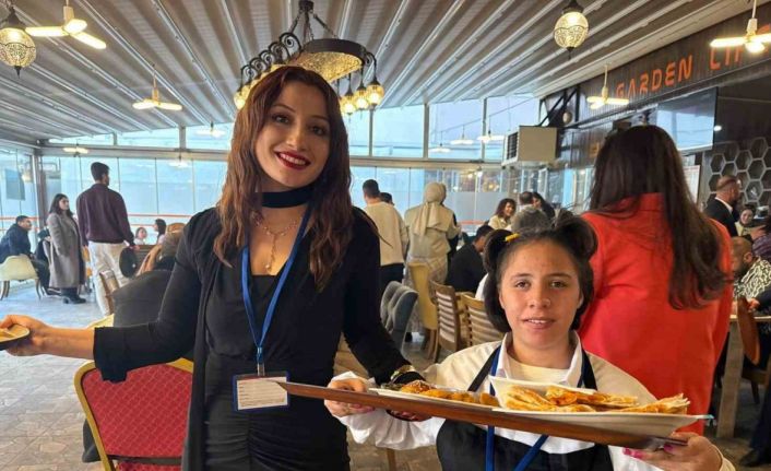 Iğdır’da özel gereksinimli bireyler bir günlüğüne kafe işletti