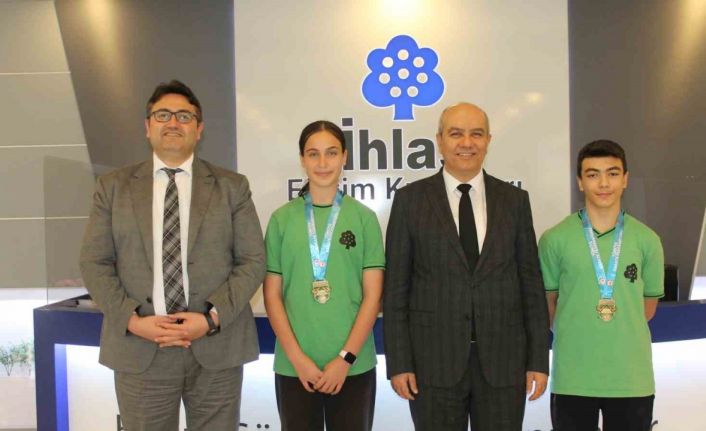 İhlas Koleji öğrencilerinden karatede çifte şampiyonluk