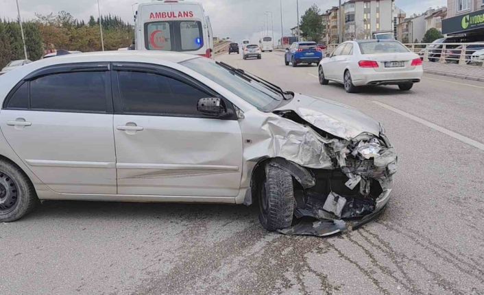 İki otomobilin çarpıştığı kaza anı kamerada: 1 yaralı