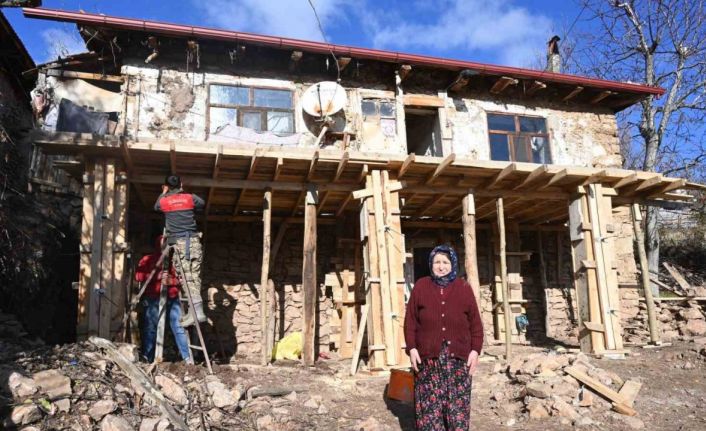 Isparta’da yaşlı kadının 70 yıllık evi daha güvenli bir yuvaya dönüştürüldü