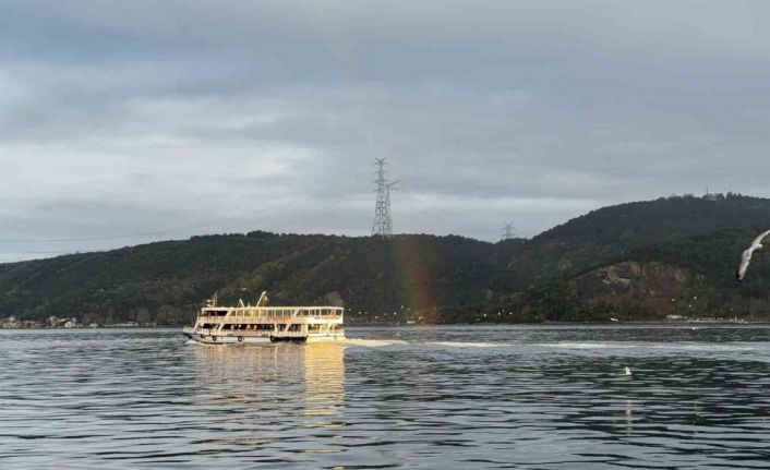 İstanbul Boğazı’nda gökkuşağı şöleni
