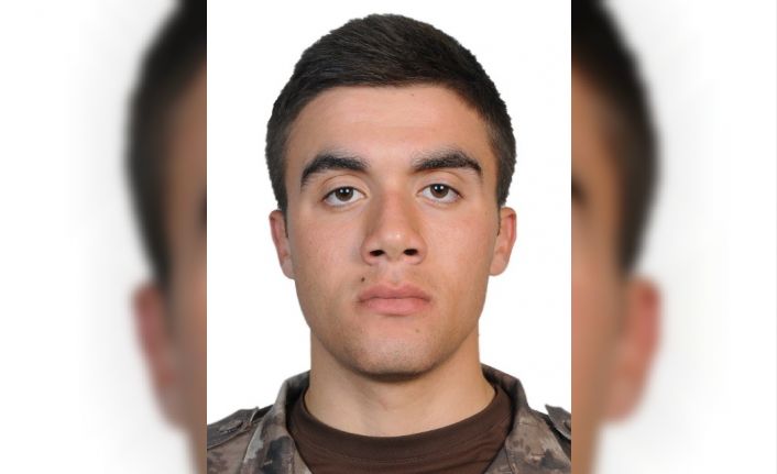 İstanbul Çekmeköy’de narkotik operasyonunda ağır yaralanan Polis Memuru Emre Albayrak, kaldırıldığı hastanede yapılan tüm müdahalelere rağmen kurtarılamayarak şehit oldu.