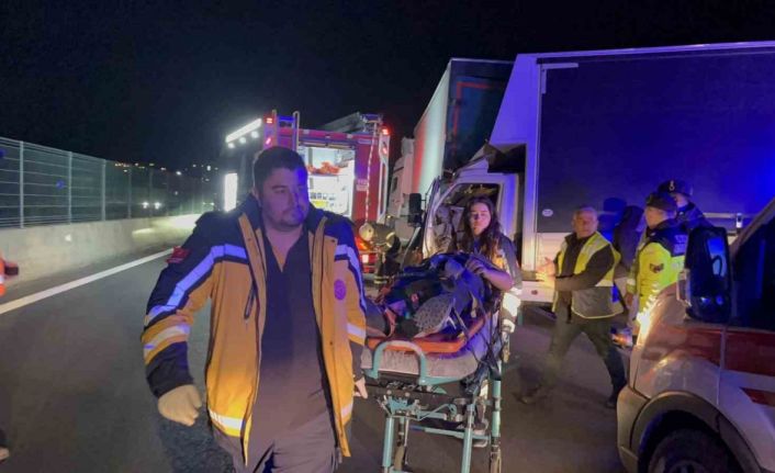 İstanbul TEM Otoyolu’nda sıkışmalı zincirleme kaza: 4 yaralı