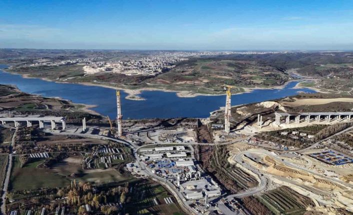 İstanbul trafiğine nefes olacak Sazlıdere Köprüsü kuleleri tamamlanıyor