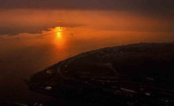 İstanbul’da Boğaz çevresine çöken pus ve etkili olan hava kirliliği dron ile görüntülendi