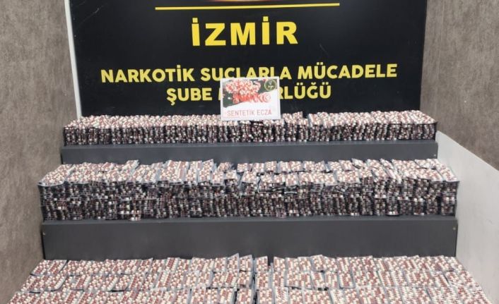 İzmir’de binlerce uyuşturucu hap ve kokain ele geçirildi