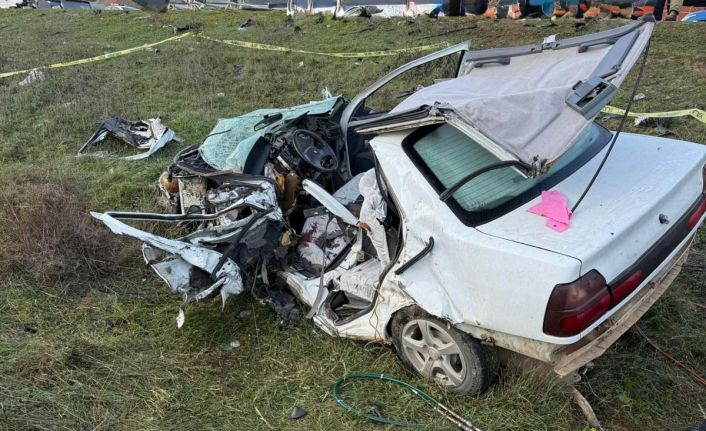 İzmir’de feci kaza: 1 ölü, 1 yaralı