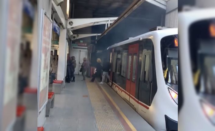 İzmir’de metro vagonu raydan çıktı