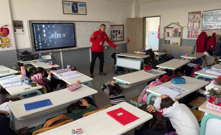 JAK’tan öğrencilere "Deprem farkındalık eğitimi"