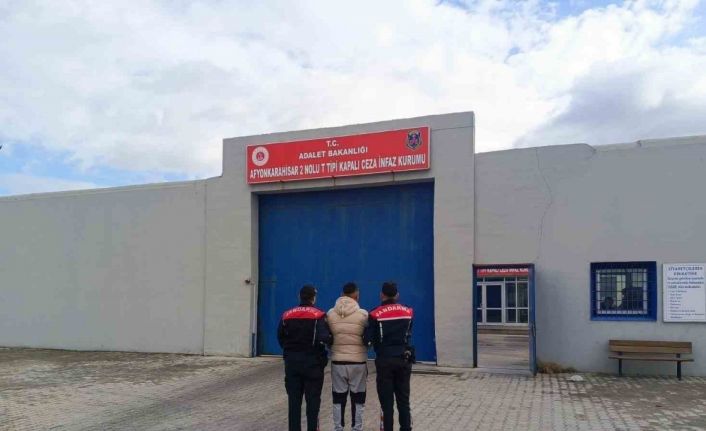 Jandarma çeşitli suçlardan aranan 42 kişiyi yakaladı