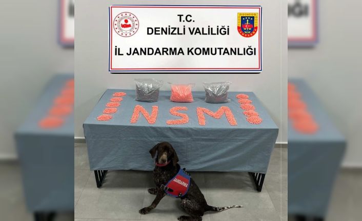 Jandarma KOM’un başarılı operasyonunda 28 bin adet uyuşturucu hap ele geçirildi