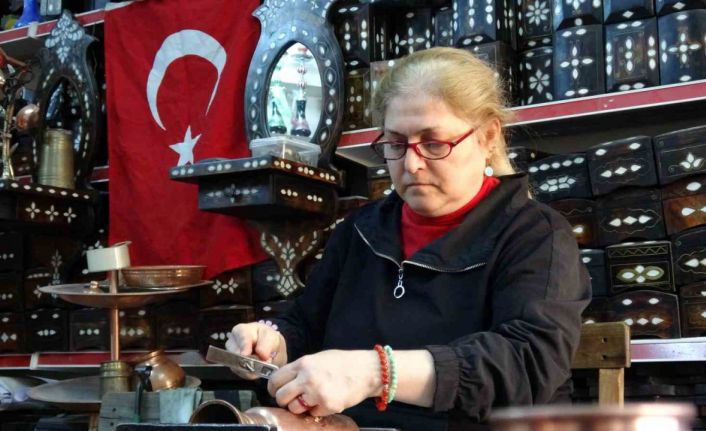 Kadın bakır ustası erkeklere taş çıkartıyor