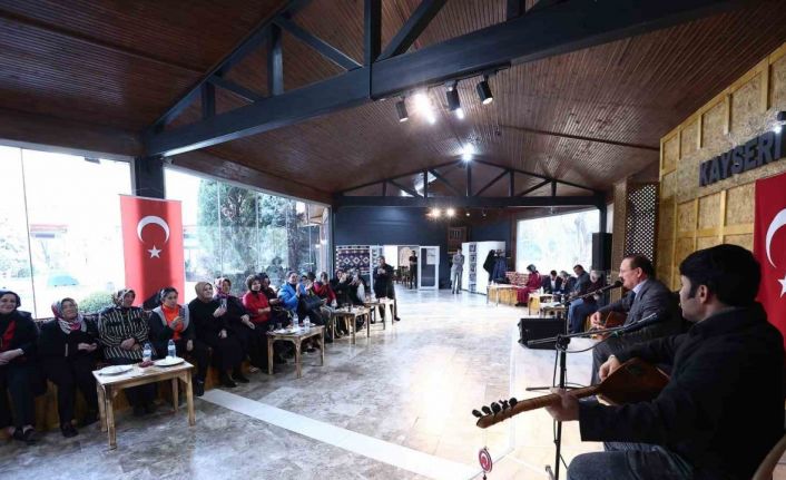 Kadın muhtarlar, seçme ve seçilme hakkını müzik ziyafeti ile kutladı