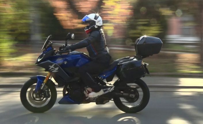 Kadın sürücü İspanya’dan Türkiye’ye motosikletle 4,5 günde geldi: Sınırda gözyaşlarını tutamadı