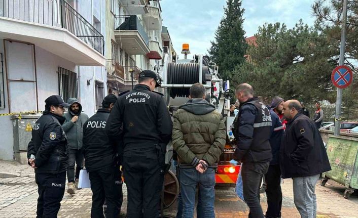 Kanalizasyonda cenin bulundu