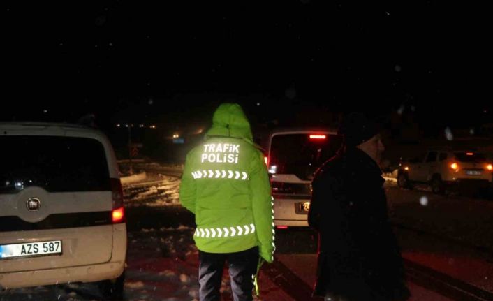 Kar ve tipi nedeniyle Sakaltutan, Kızıldağ ve Ahmediye Geçitlerinde yol ulaşıma kapandı